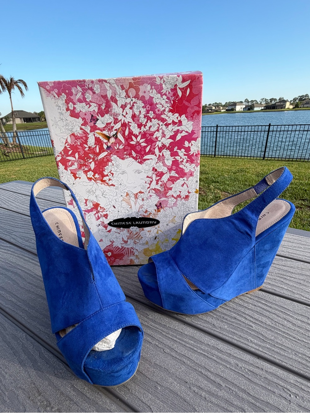 CHINESE LAUNDRY JEWEL TONE BRIGHT BLU MICRO SUEDE PEEP-TOE PLATFORM WEDGE SANDAL